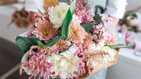 13 best letterbox flower delivery services in the UK.